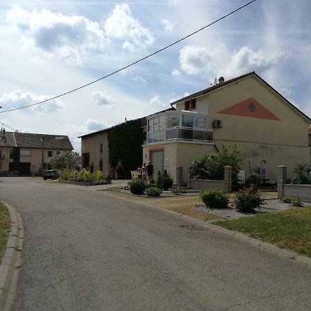 Chez Violette Apartment Destry Екстериор снимка